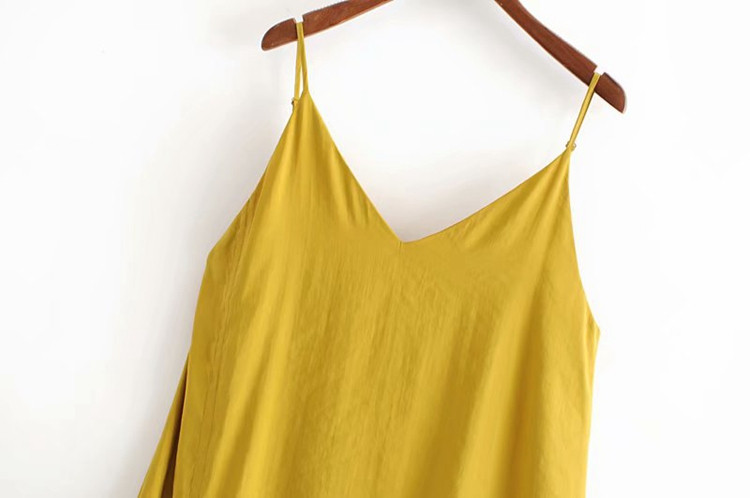 Női alkalmi ruha vékony pántokkal - széles modell