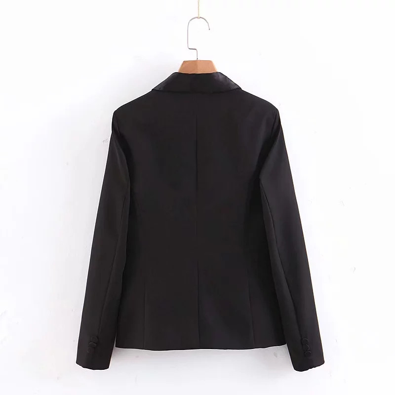 Aktuális női kabát V-nyakkal, fekete színben