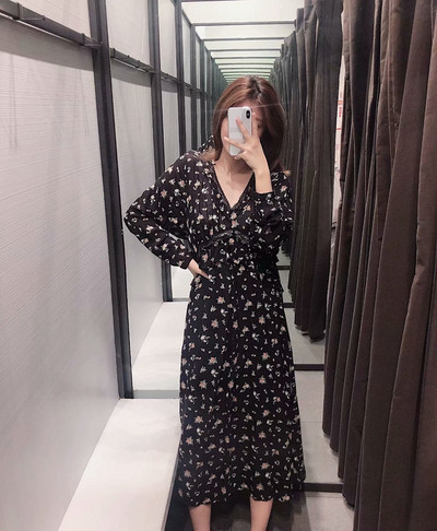 Virágmintás női hosszú ruha - szabású modell