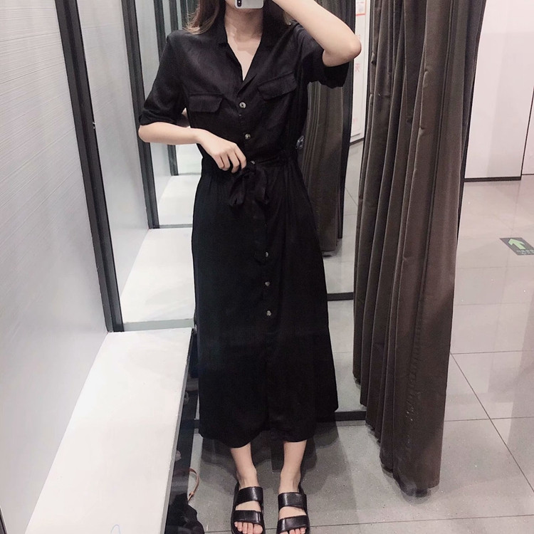 Rochie lunga de dama cu nasturi si crapatura in negru