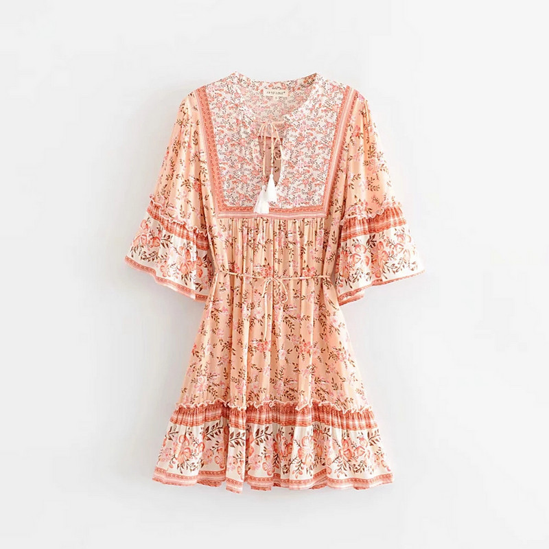 Rövid ujjú, színes mintás női ruha