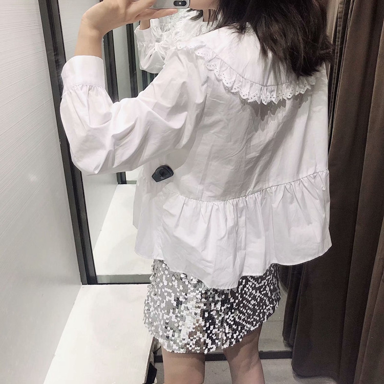 Bluză de damă cu decolteu în V adânc de culoare albă