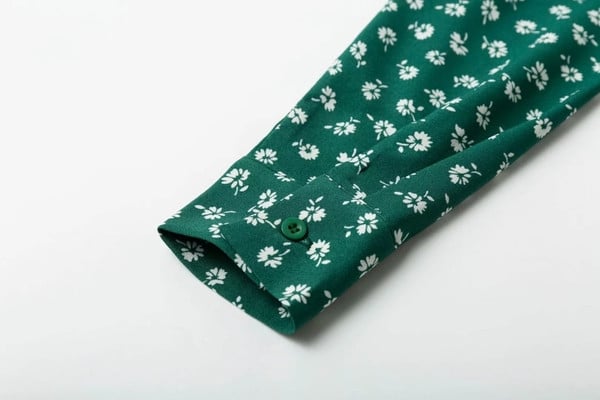 Cămașă de damă cu culoarea dreapta și verde