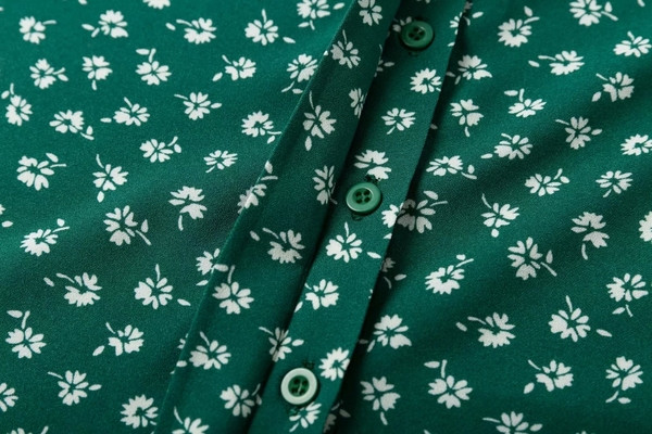 Cămașă de damă cu culoarea dreapta și verde