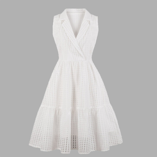 Modern női ruha V-nyakkal, fehér színben