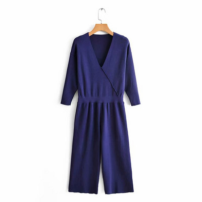 Salopetă de damă cu decolteu în V adânc din tricot subțire