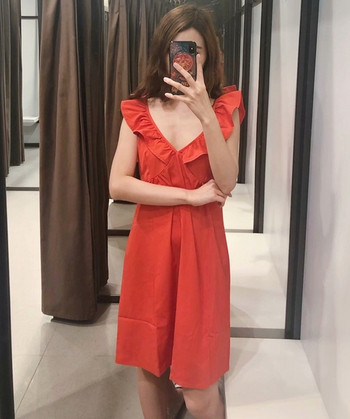 Rövid női ruha piros pántokkal