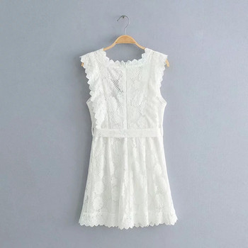 Fehér csipkés női ruha