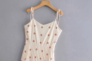 Női rakott ruha pántokkal