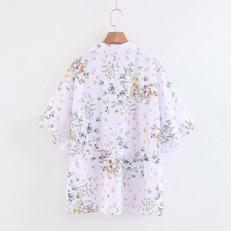 Bluză de damă cu legături în talie în alb cu model