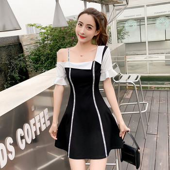 Modern női ruha rövid ujjal, feliratokkal