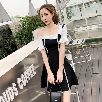 Modern női ruha rövid ujjal, feliratokkal