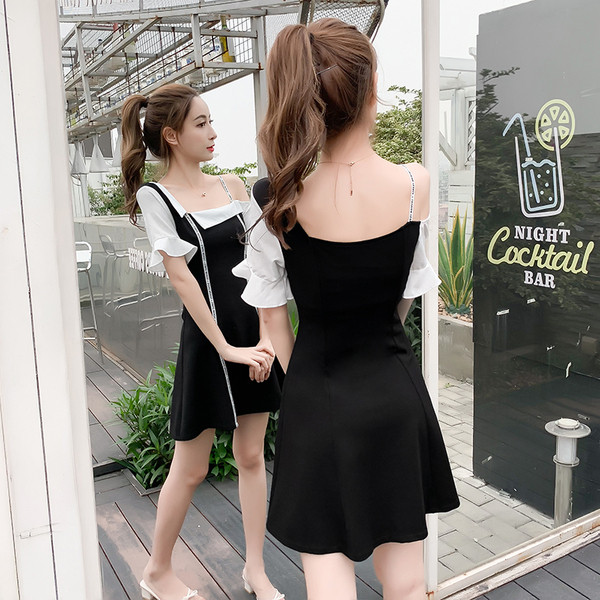 Modern női ruha rövid ujjal, feliratokkal