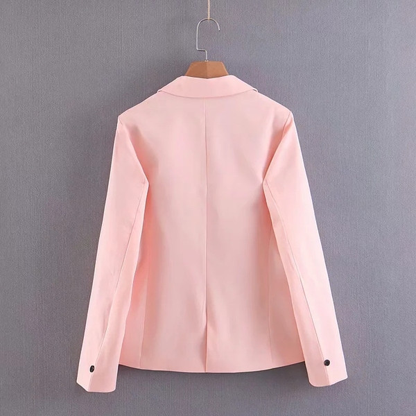 Geaca de dama actuala cu nasture in roz