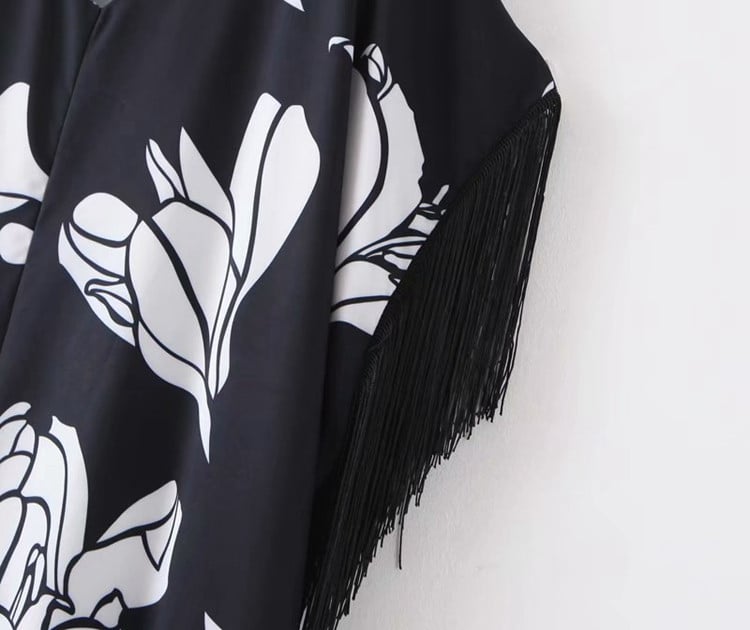 Rochie de damă cu decolteu în V și mâneci scurte de culoare neagră