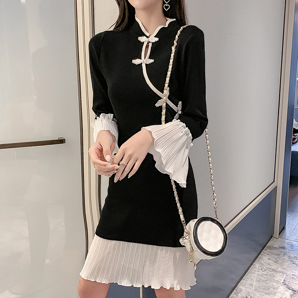 Modern női ruha két színben, hosszú ujjal