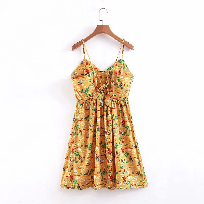 Női ruha vékony pántokkal, színes rátéttel