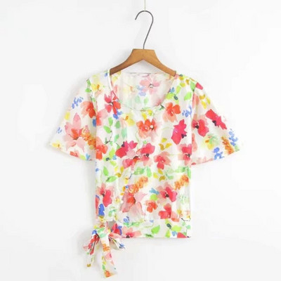 Tricou dama cu decolteu O si motiv floral