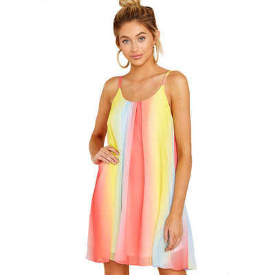 Lezser, színes női ruha vékony pántokkal és O-nyakkal