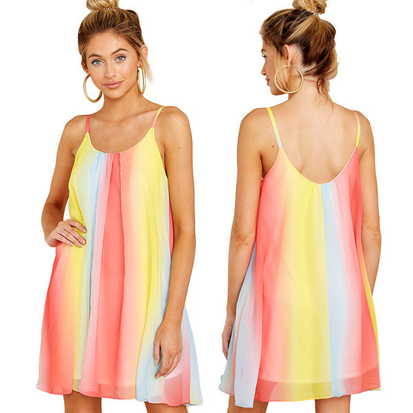 Lezser, színes női ruha vékony pántokkal és O-nyakkal