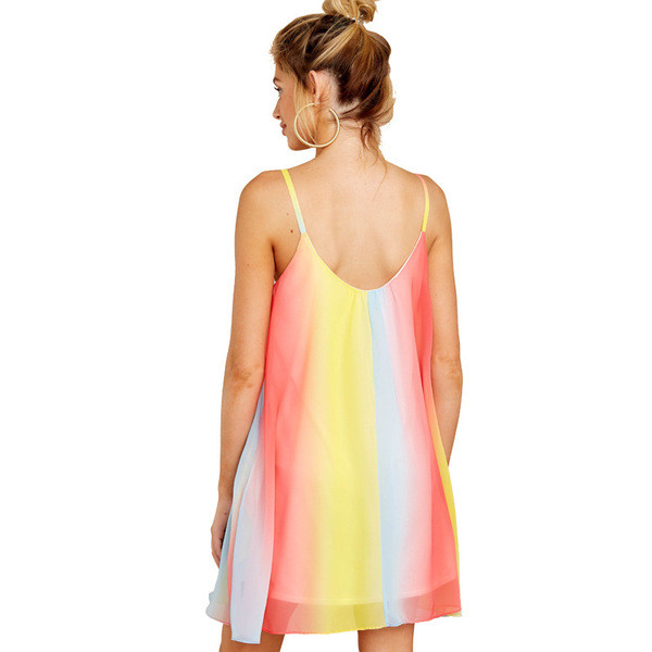 Lezser, színes női ruha vékony pántokkal és O-nyakkal