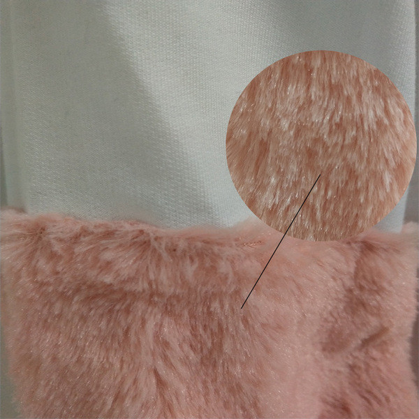 Bluză de damă modernă model uni cu puf în alb