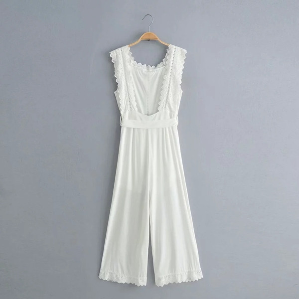 Salopetă modernă de damă alb cu dantelă