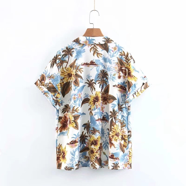 Cămașă de damă cu aplicație colorată și mâneci scurte