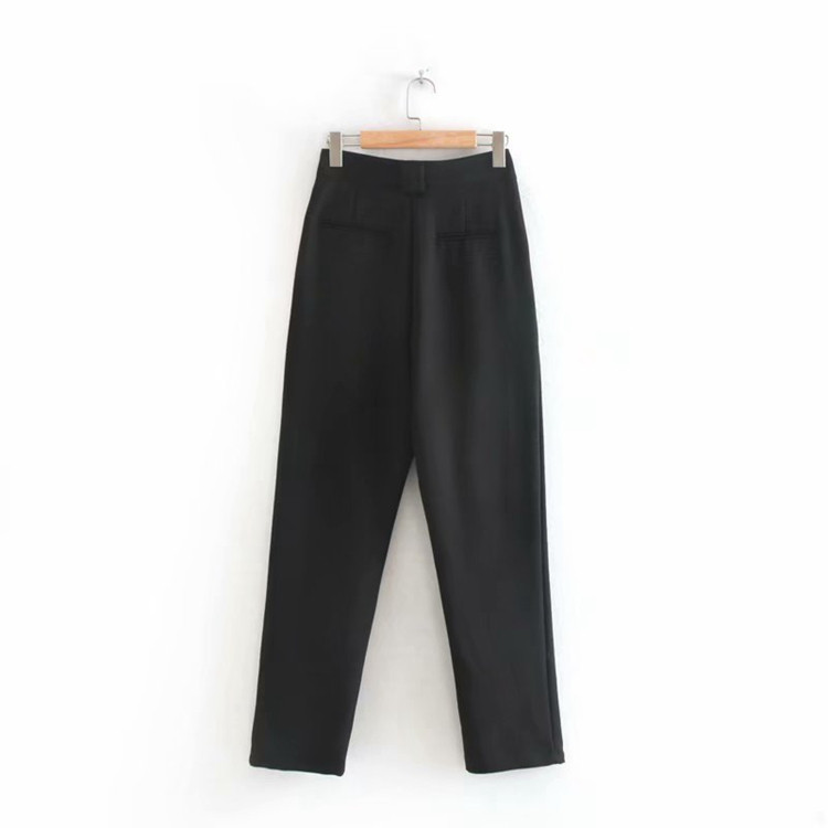 Elegáns női nadrág fekete színben keskeny szárral