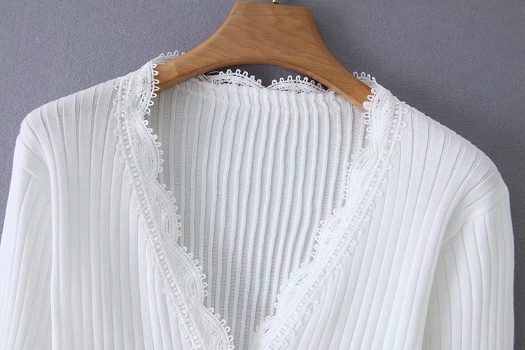 Bluza de dama cu decolteu in V alb cu dantela