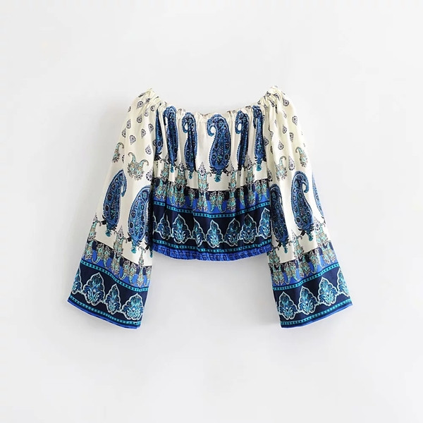 Női blúz színes motívummal, csupasz vállakkal