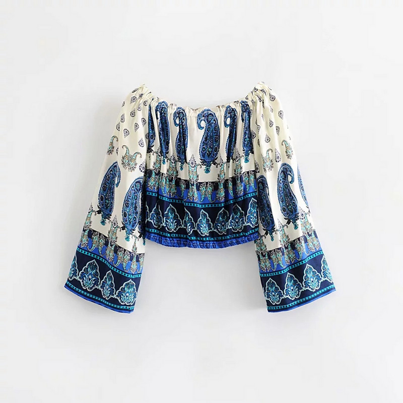 Női blúz színes motívummal, csupasz vállakkal