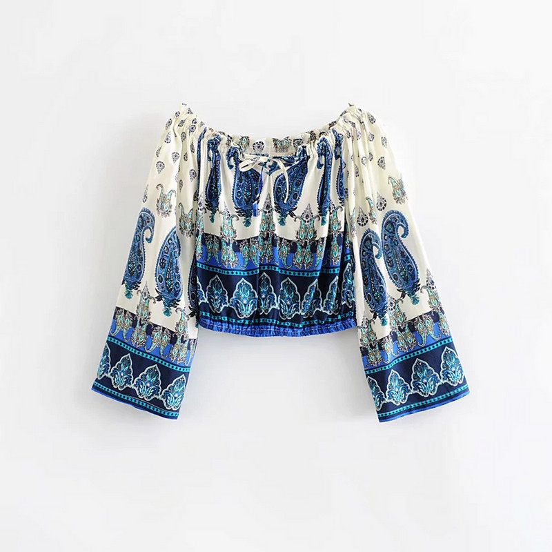 Női blúz színes motívummal, csupasz vállakkal