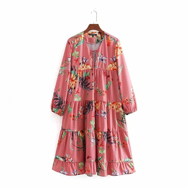 Női ruha hosszú ujjal, színes mintával