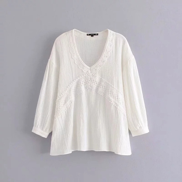Bluză de damă cu decolteu în V de culoare albă