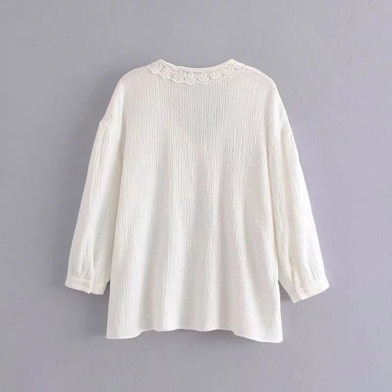 Bluză de damă cu decolteu în V de culoare albă