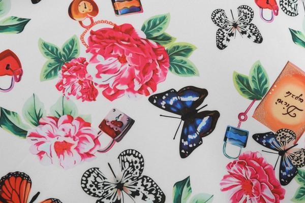 Rochie moderna de dama cu bretele late in alb cu aplicatie