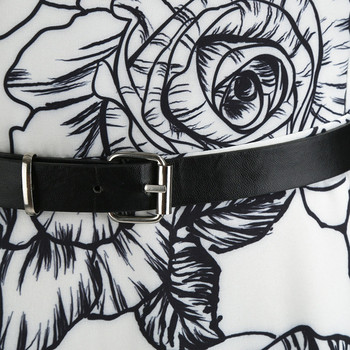 Fekete-fehér modern női ruha pántokkal