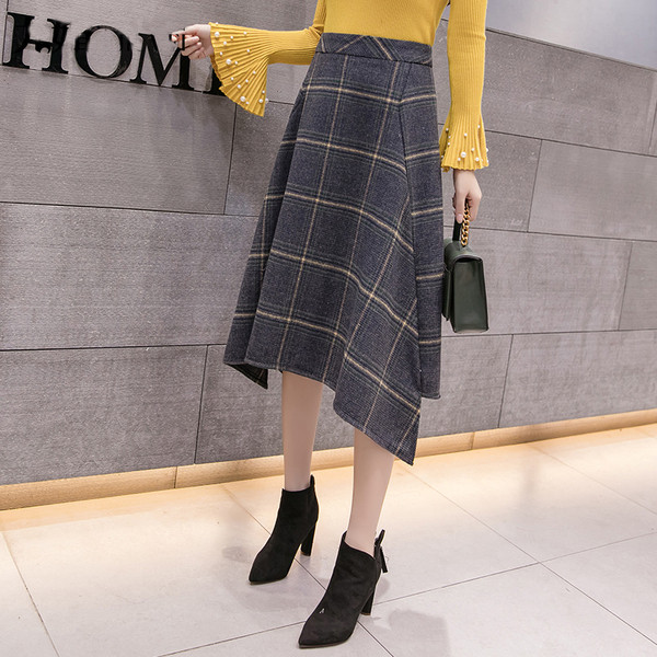 Fusta de dama moderna in carouri in doua culori