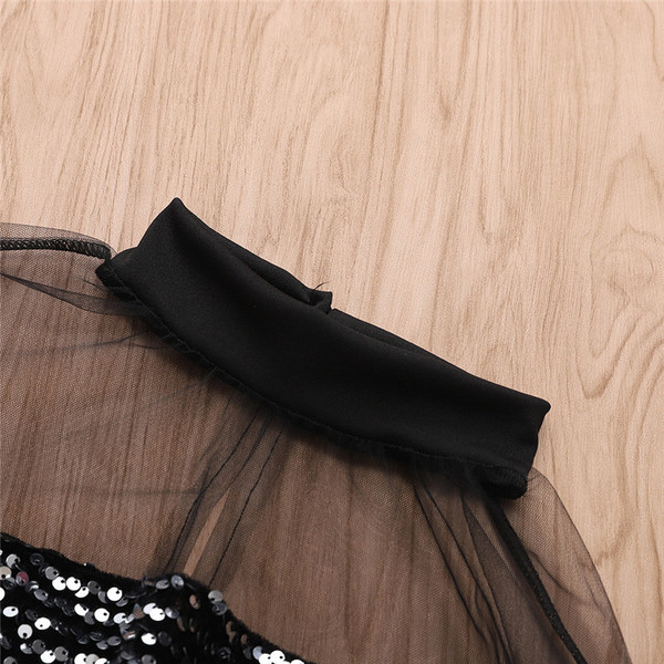 Stílusos női blúz hosszú ujjal és flitterekkel fekete színben