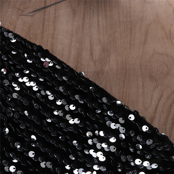 Stílusos női blúz hosszú ujjal és flitterekkel fekete színben