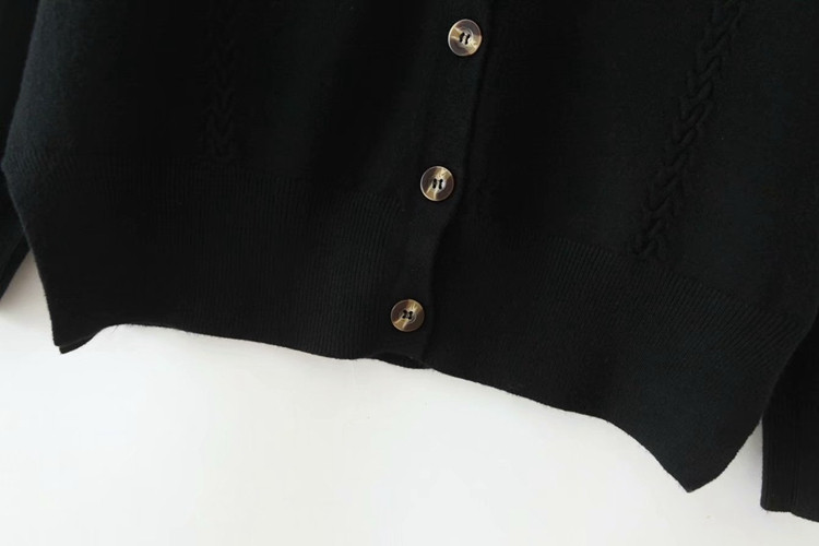 Vestă cu decolteu adânc cu nasturi în patru culori