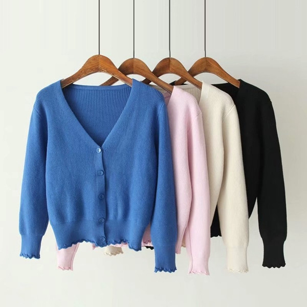 Mellény mély V - nyakkivágással és gombokkal