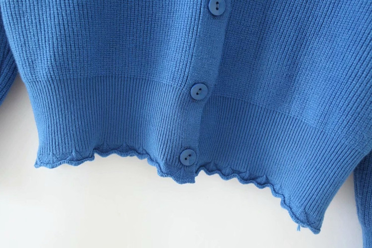 Mellény mély V - nyakkivágással és gombokkal