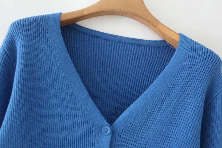 Mellény mély V - nyakkivágással és gombokkal