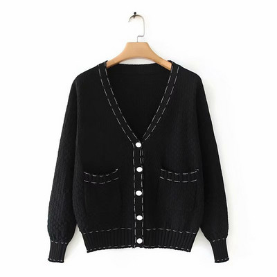 Női kardigán fehér és fekete gombokkal