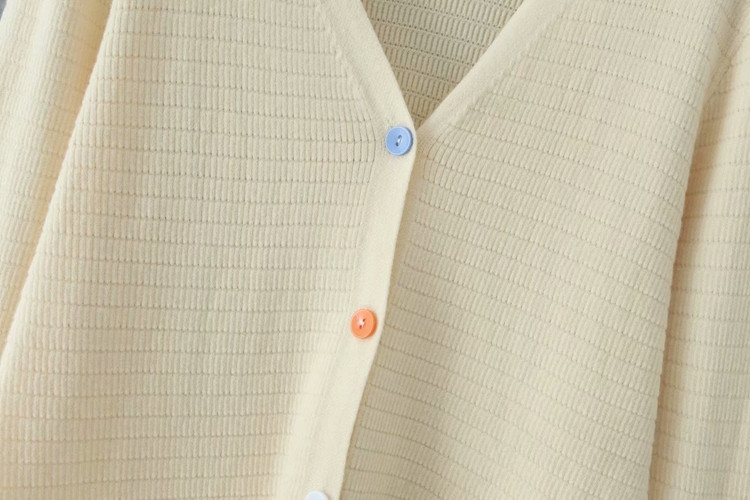 Női kardigán színes gombokkal, három színben