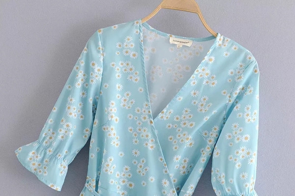 Rochie de damă cu mâneci scurte și decolteu în V de culoare albastră