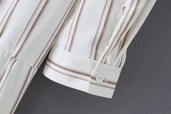 Női csíkos ruha - széles modell fehér színben