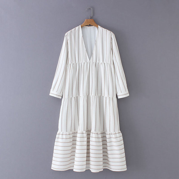 Női csíkos ruha - széles modell fehér színben